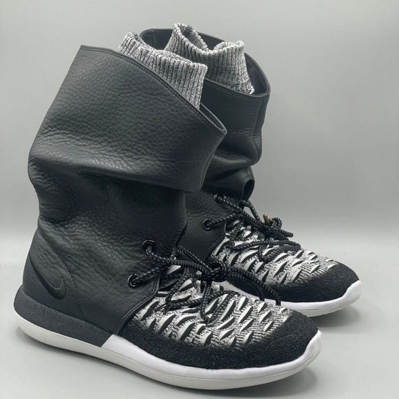 Nike Womens Roshe 2 Hi Flyknit Black White Sneakerboots 861708-002 Size 7.5 - Picture 2 of 11